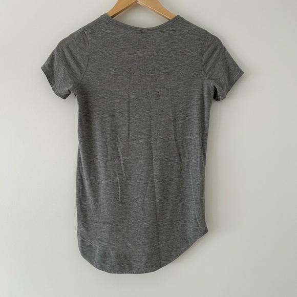 Ivivva T-shirt GUC Grey Girls Size 12 - Picture 2 of 3